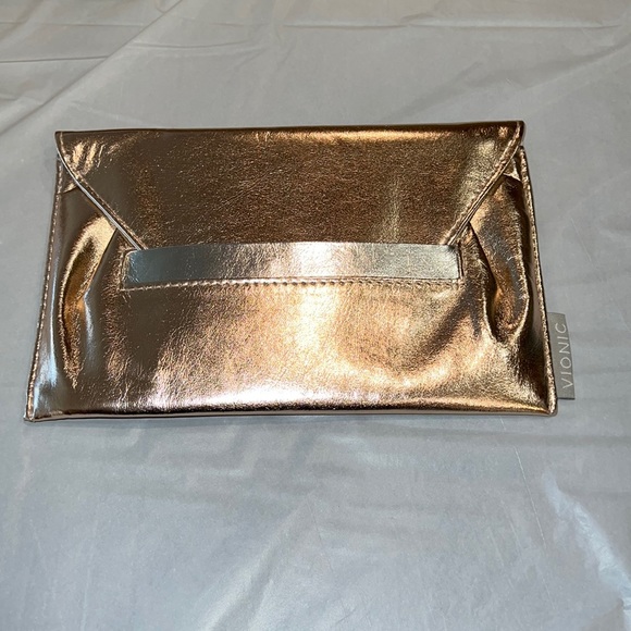 🎉HP🎉Vionic Women’s Clutch Gold With Silver Detail - Picture 1 of 8